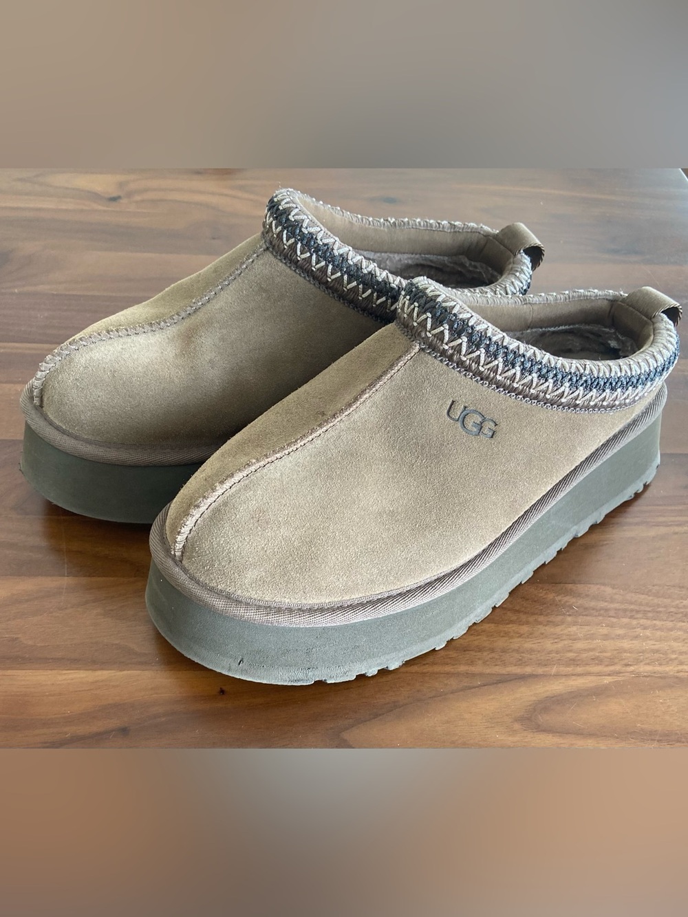 UGG Australia Women’s Tazz II Slip-on Platform Slipper - US Size 8